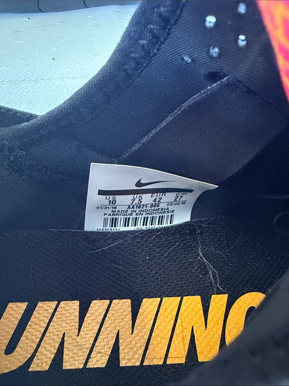 Nike Women's Black Sneakers with Hot Pink Pull Tabs - Picture 2 of 7